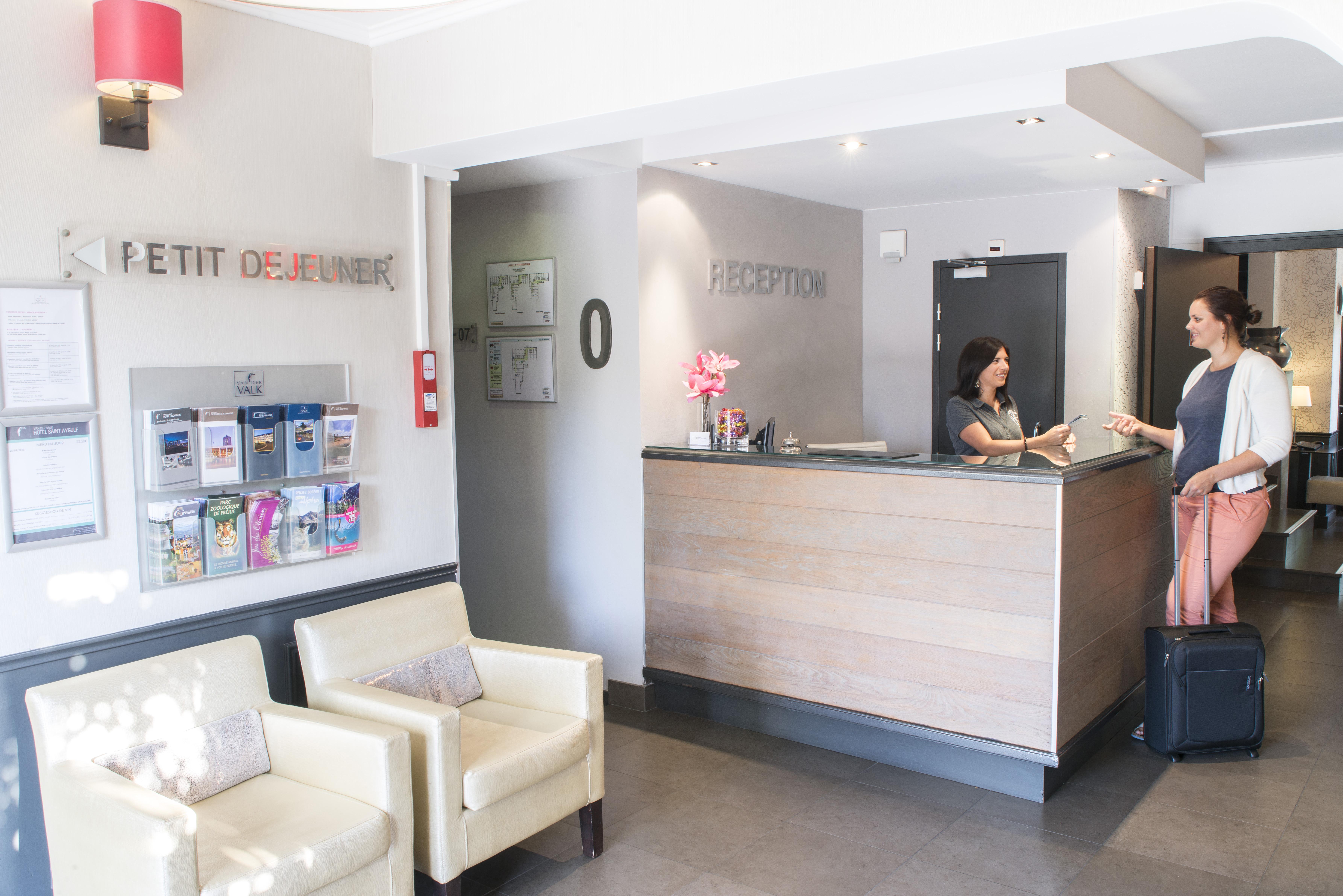 Van Der Valk Hotel Le Catalogne سانت أي جولف المظهر الخارجي الصورة